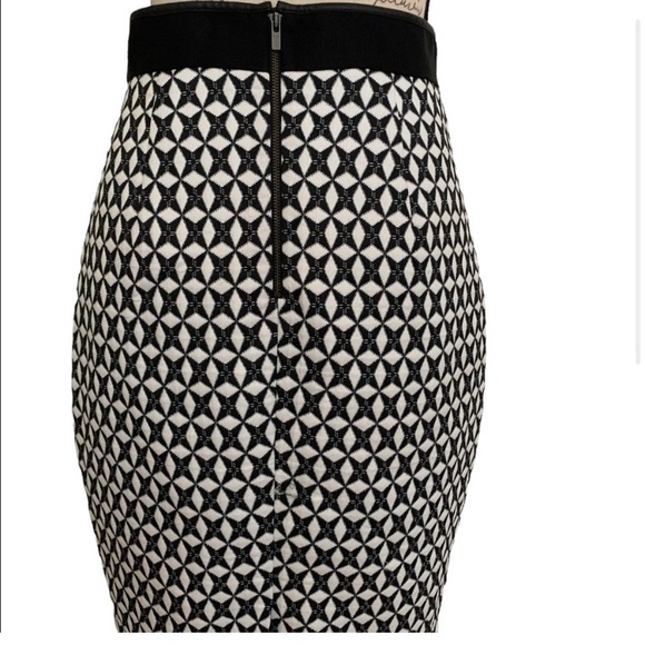 Banana Republic Jacquard Pencil Skirt  Black & White Size 4 - Picture 3 of 6